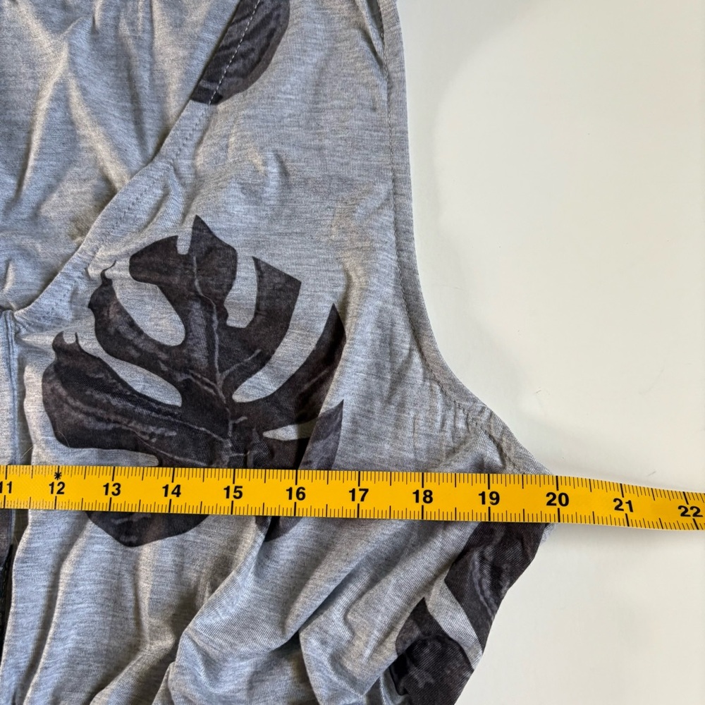 Gray Sleeveless Dress with Leaf Print - Picture 4 of 7